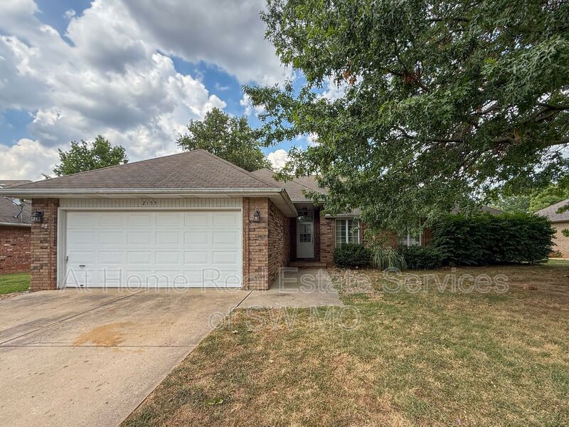 Springfield House: 2155 E Cragmont