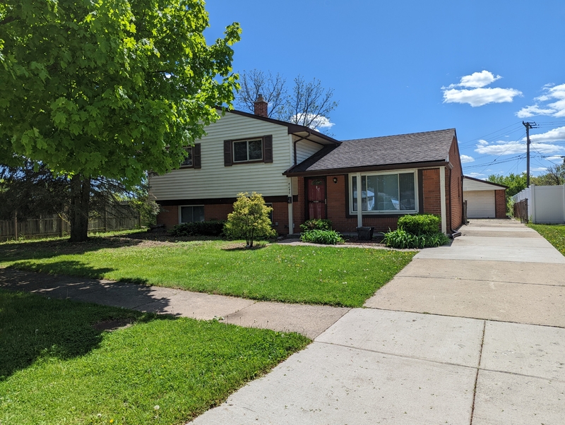 Trenton House: 4290 Norwood Dr.