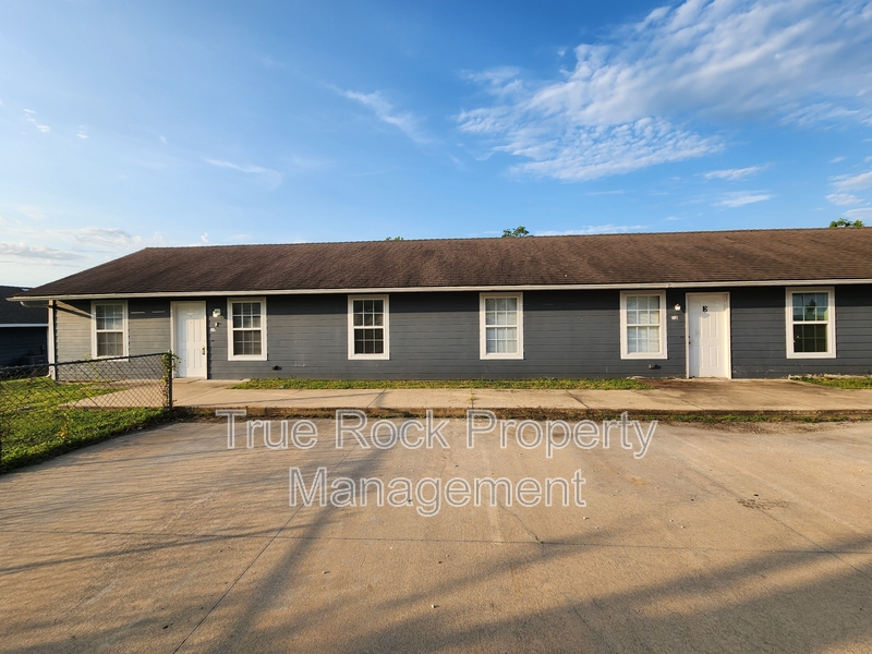 Ada House: 218 E 14th St -Apt F