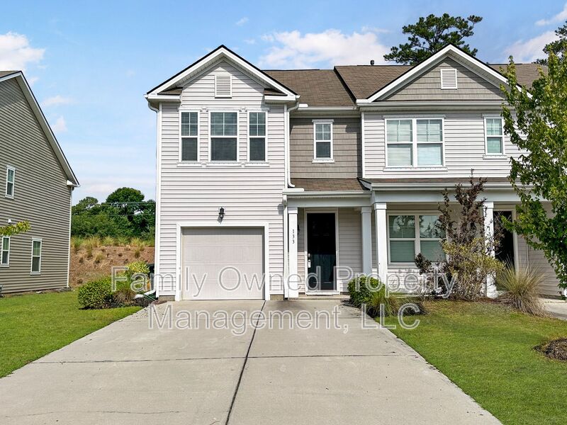 Moncks Corner House: 133 Wild Holly Drive