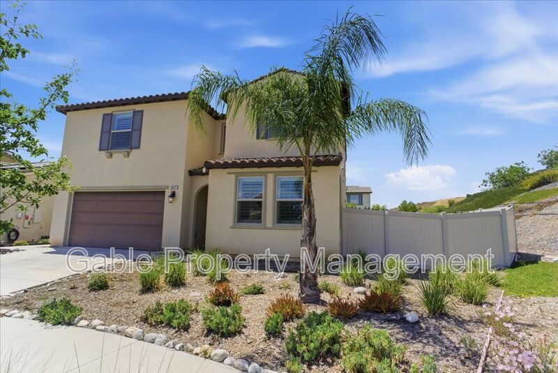Santa Clarita House: 28817 Sedge Ln