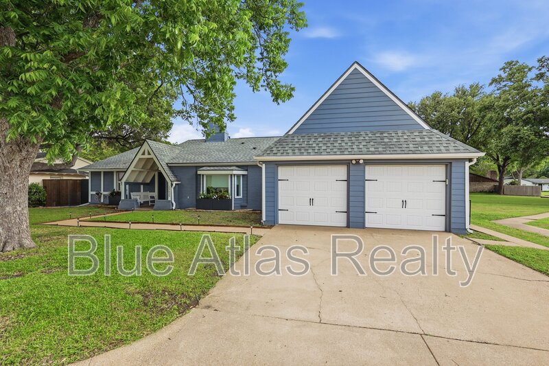 Dallas House: 15625 Terrace Lawn Circle