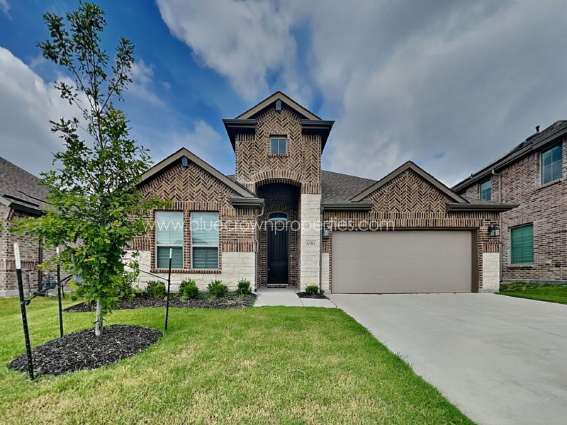 Rockwall House: 606 Taylor Drive