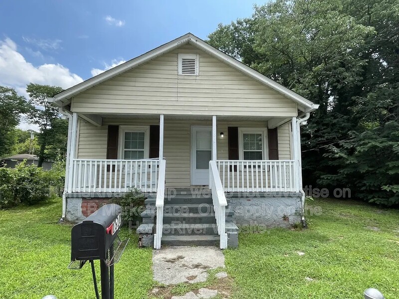 Chattanooga House: 1310 Roanoke Ave