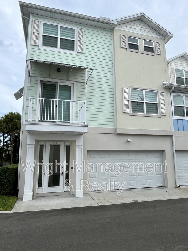 Dunedin Townhome: 821 Oak Bend Lane