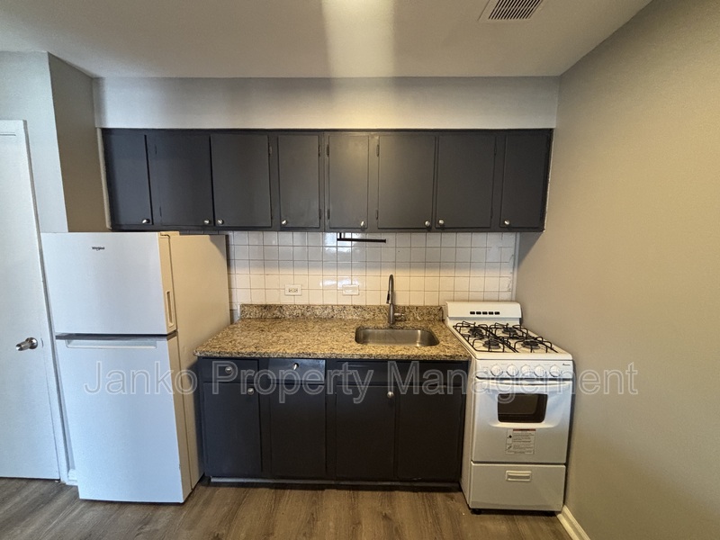 South Chicago Heights Condo: 3351 Commercial Ave
