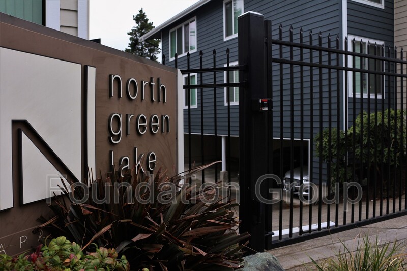 Seattle House: 1121 N 91st St