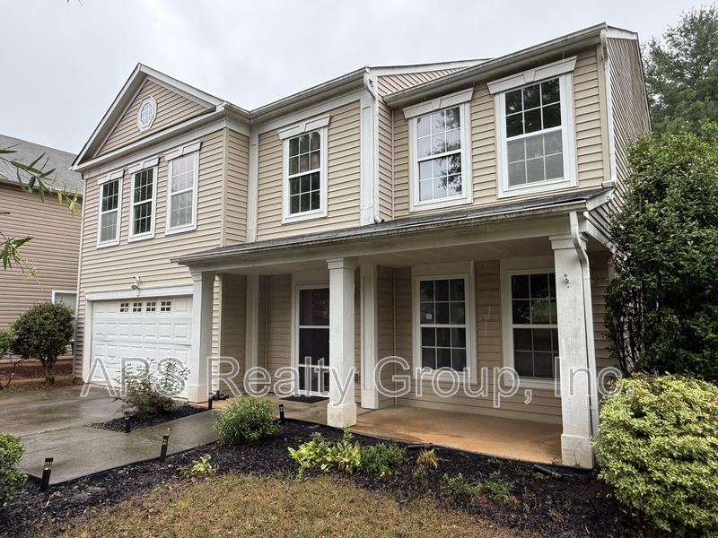 Winston-Salem House: 4209 Oak Pointe Drive
