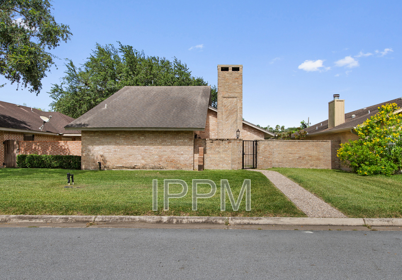 Harlingen House: 24043 Augusta Dr
