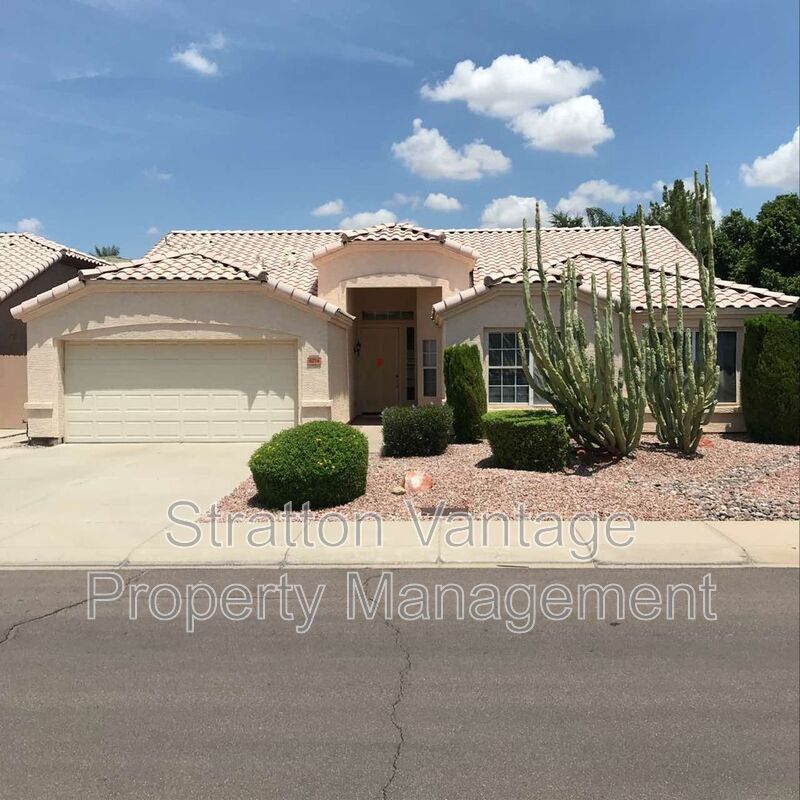 Glendale House: 6714 W Wahalla Ln