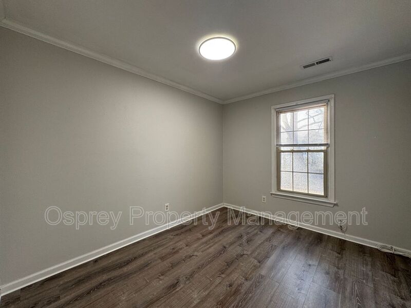Charming, end-unit brick townhome! *ASK ABOUT OF ZERO DEPOSIT* - Photo 9