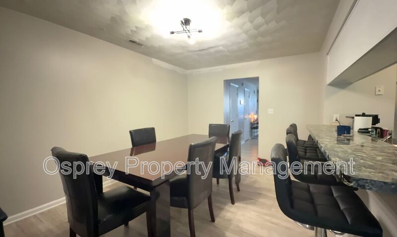 Beautiful 3BR Townhome in Gated Kings Square Community - Photo 10