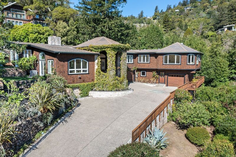 Kentfield House: 33 Acorn Way