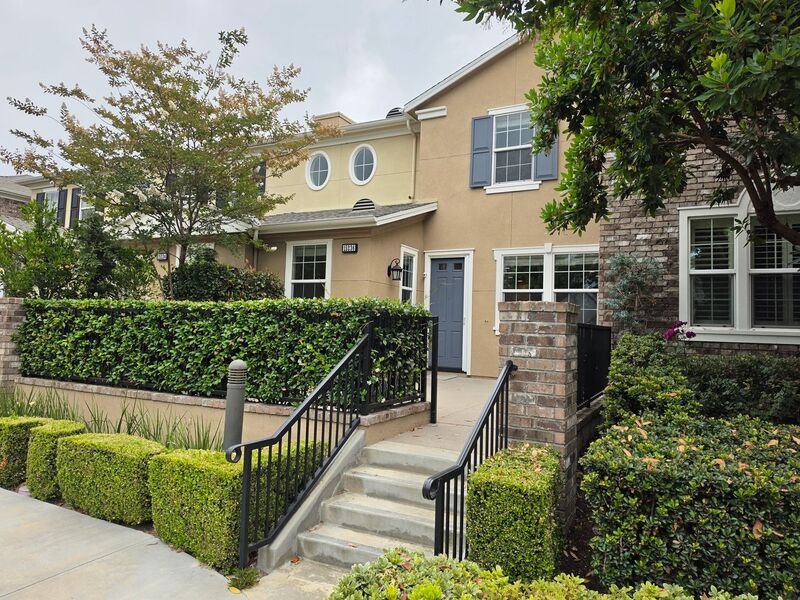 Tustin House: 15236 Davenport St