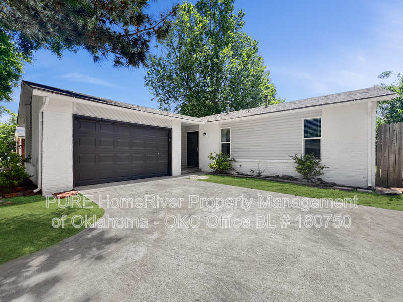 Mustang House: 238 W Apple Branch Way
