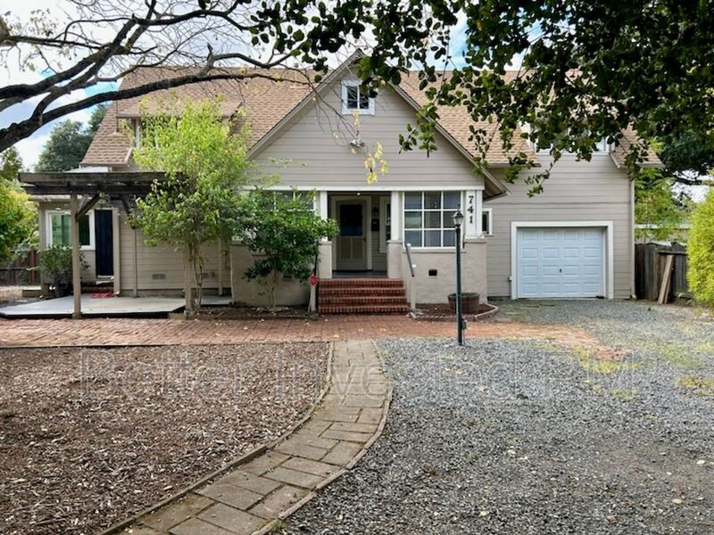 Santa Rosa House: 741 North St