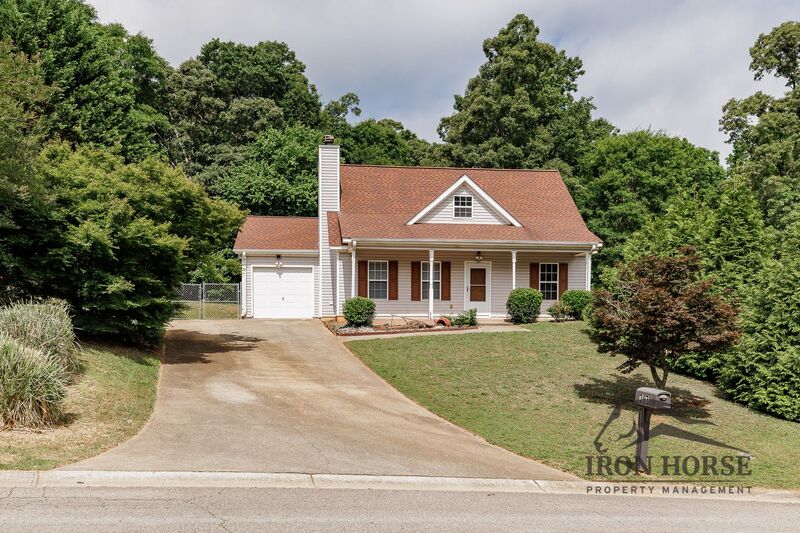 Gainesville House: 3978 Pinedale Lane