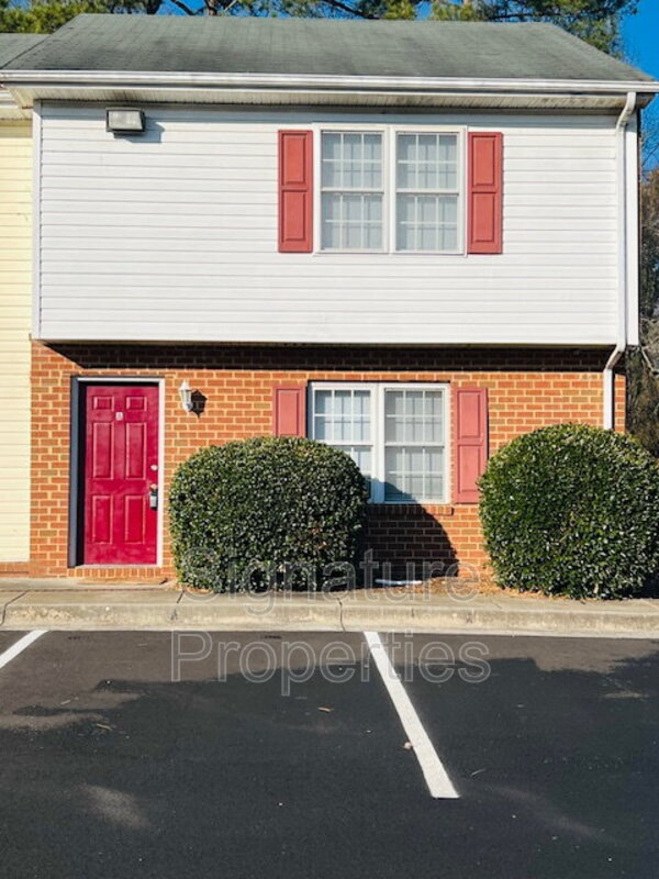 Colonial Heights Condo: 555 Fairfax Ave