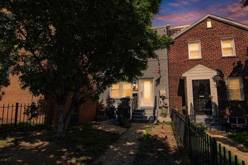 Washington House: 847 20th Street Northeast