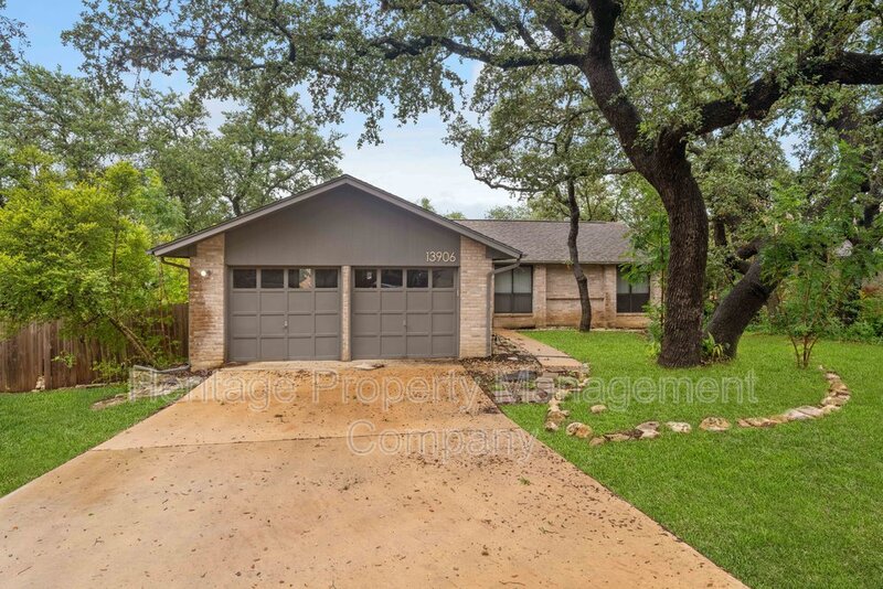 San Antonio House: 13906 North Hills Village Drive