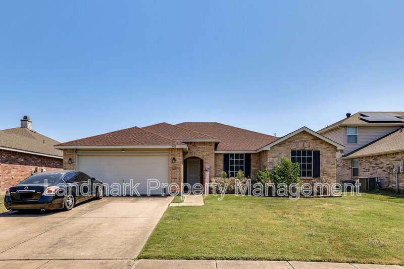 Grand Prairie House: 3452 Quannah Drive