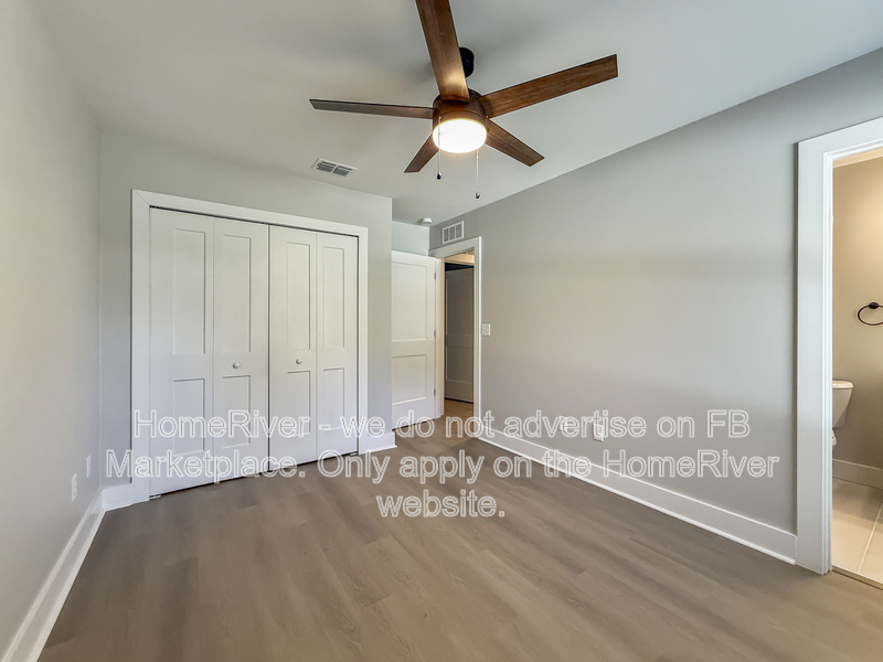 Jacksonville House: 350 Duray Ct