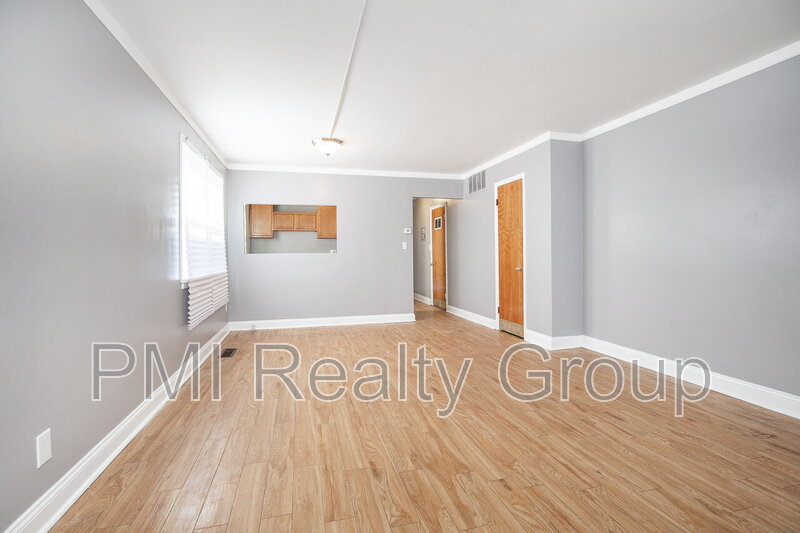 East Cleveland Condo: 1520 Coventry Rd