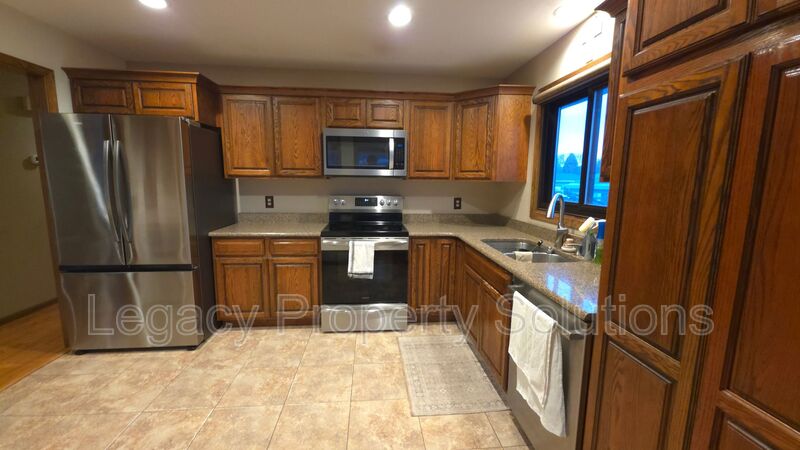 Bismarck House: 1400 S 3rd St