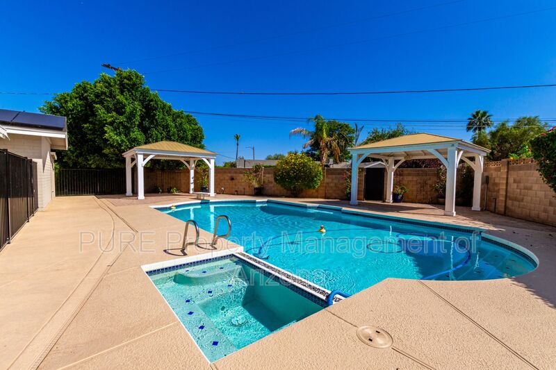 Phoenix House: 417 E Rose Ln