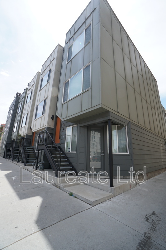 Denver Townhome: 518 Park Ave West