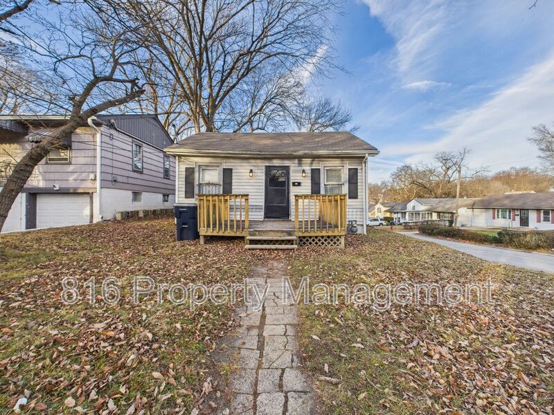 Kansas City House: 3218 E 61st St