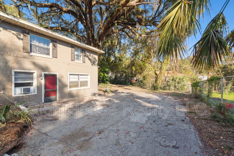 Leesburg Condo: 420 Euclid Ave