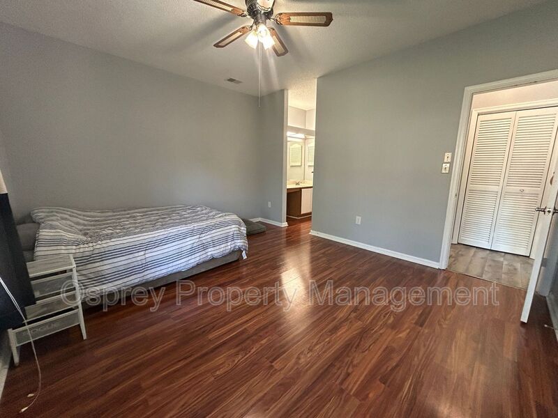 Introducing a charming 2 bedroom, 2 bathroom condo  - Photo 16