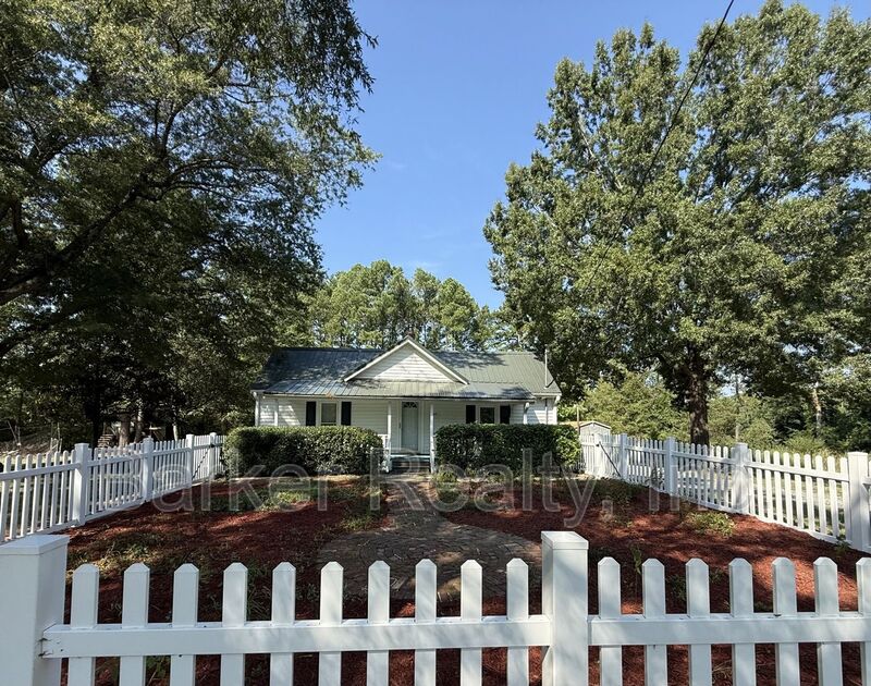 Durham House: 2203-A Patterson Road