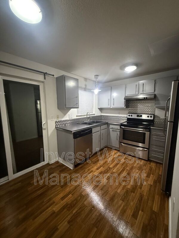 Portland House: 9027 N St Louis Ave