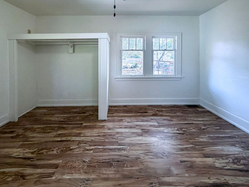 Photo 20 of rental home at 943 Washington Street