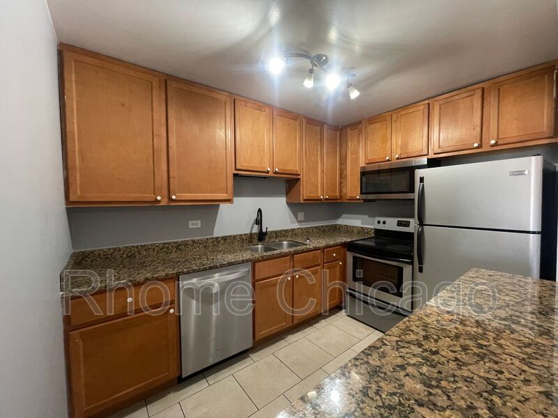 Palatine House: 444 Osage Lane 3A