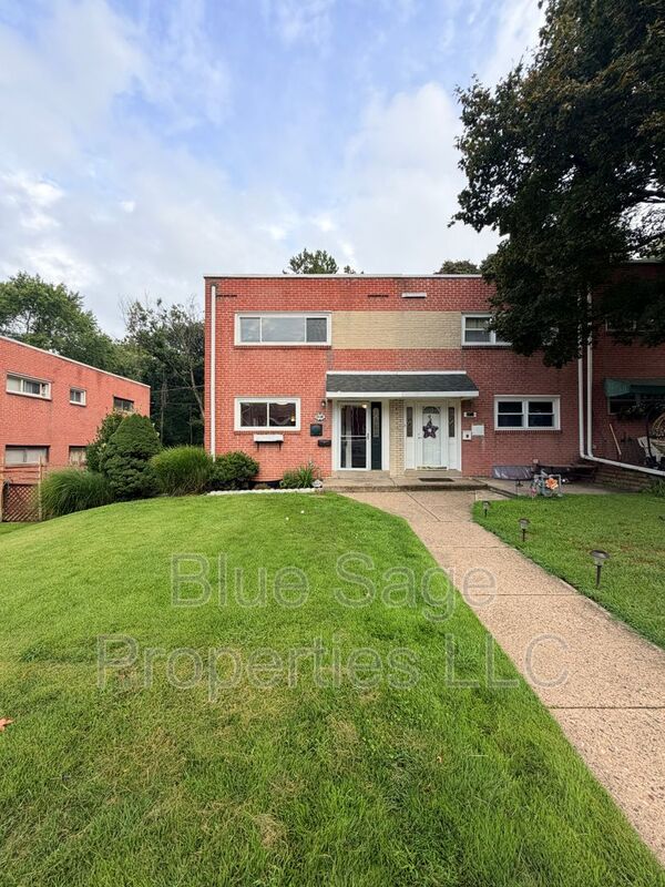 Folcroft Townhome: 2118 Valleyview Dr