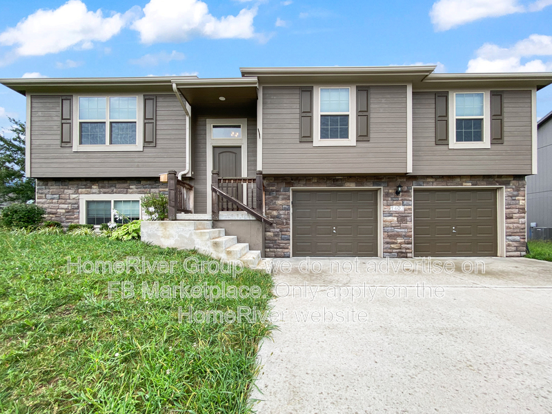 Oak Grove House: 1403 SW 8th Ter