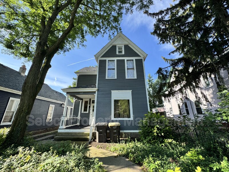 Fort Wayne Condo: 223 West Woodland Avenue