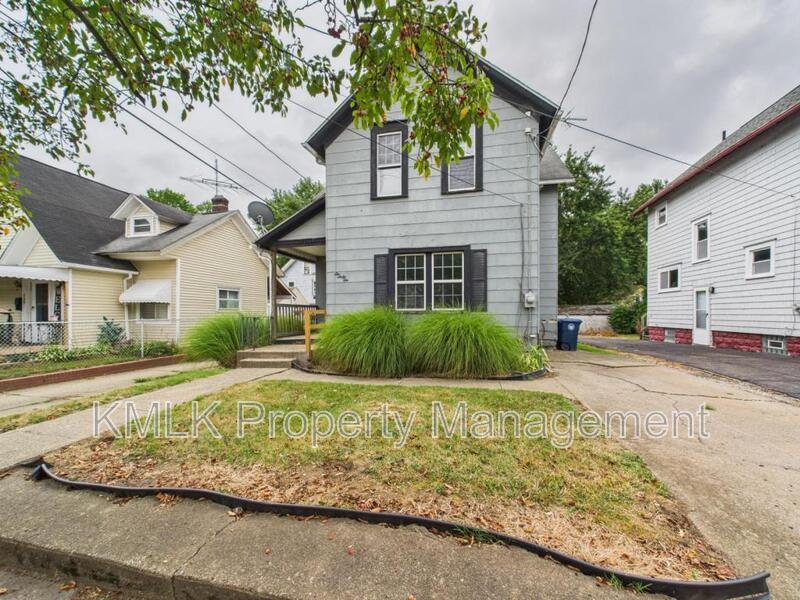 Akron House: 666 Kling St