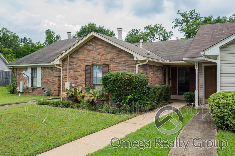 Montgomery House: 548 Hollow Wood Rd
