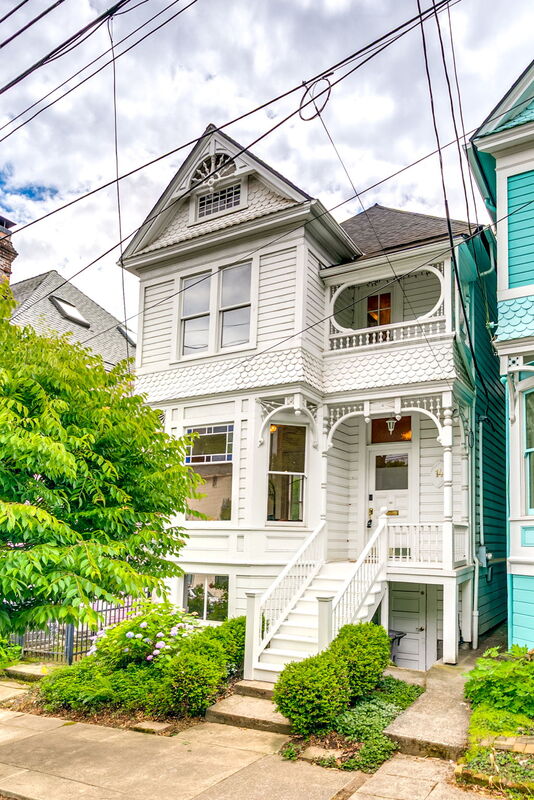 Portland House: 14 Southwest Whitaker Street