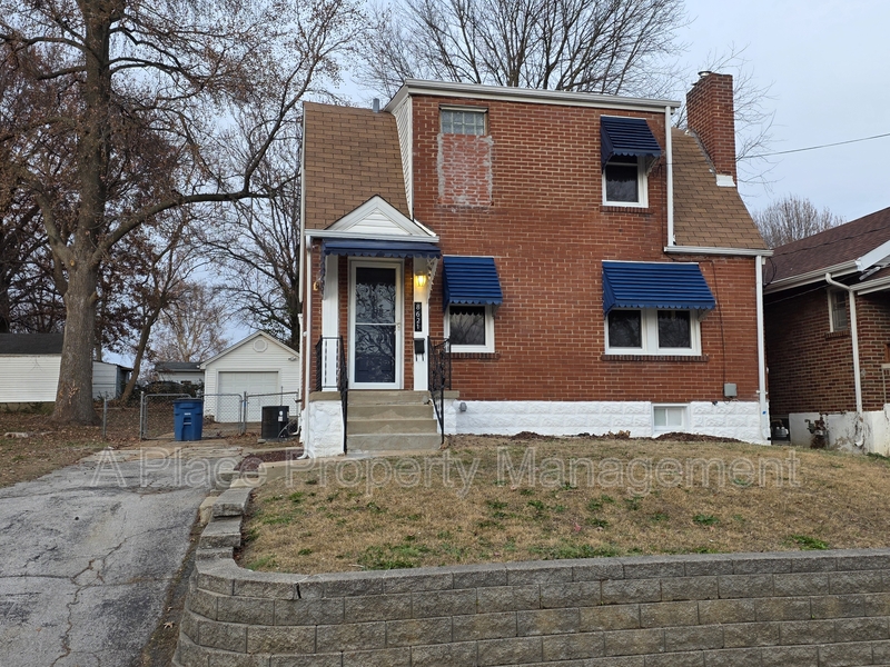 St. Louis House: 8621 Hume Avenue