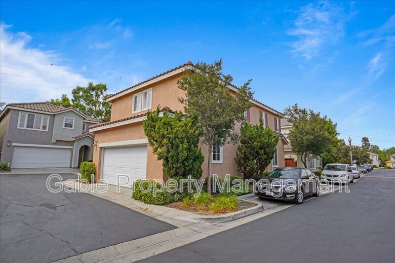 Valencia Townhome: 24622 Montevista Cir.