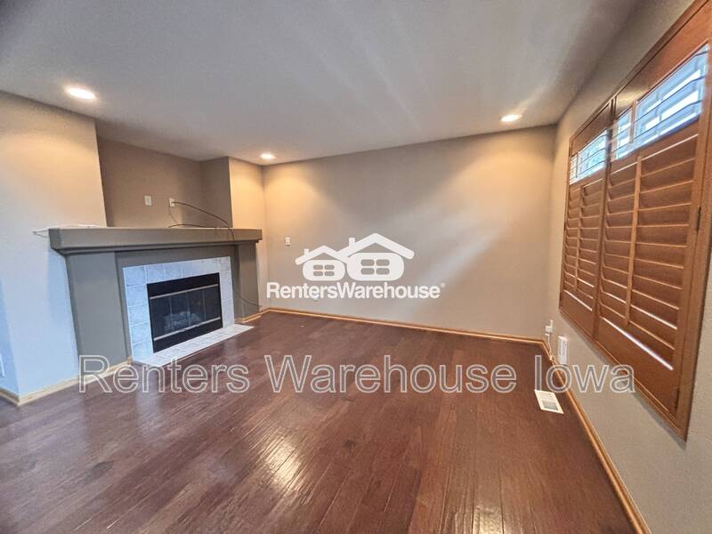 West Des Moines Townhome: 1400 S 52nd St