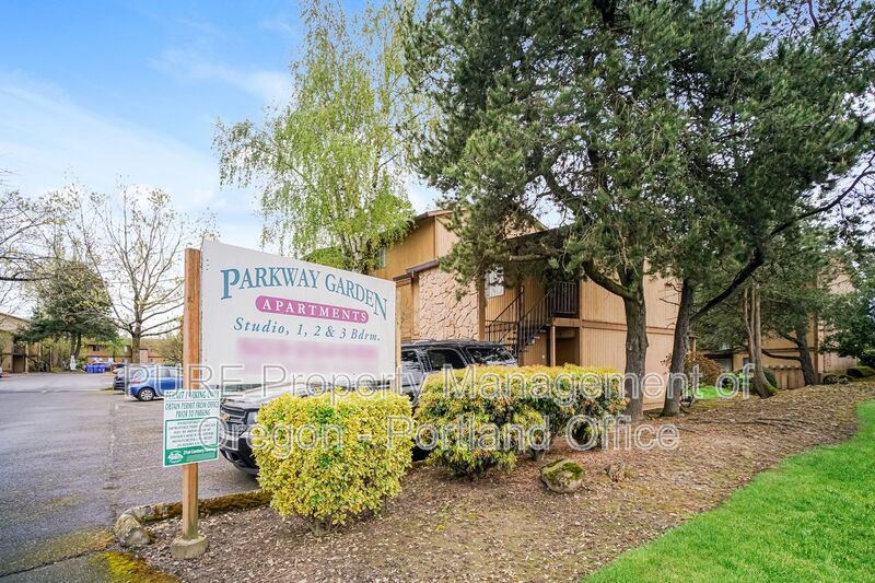 Portland House: 14140 NE Sandy Blvd