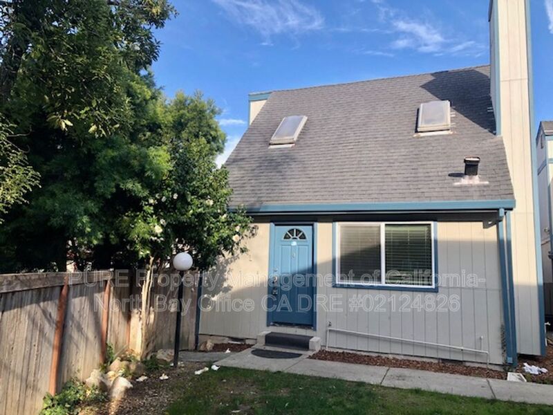 Cotati Townhome: 941 E Cotati Ave