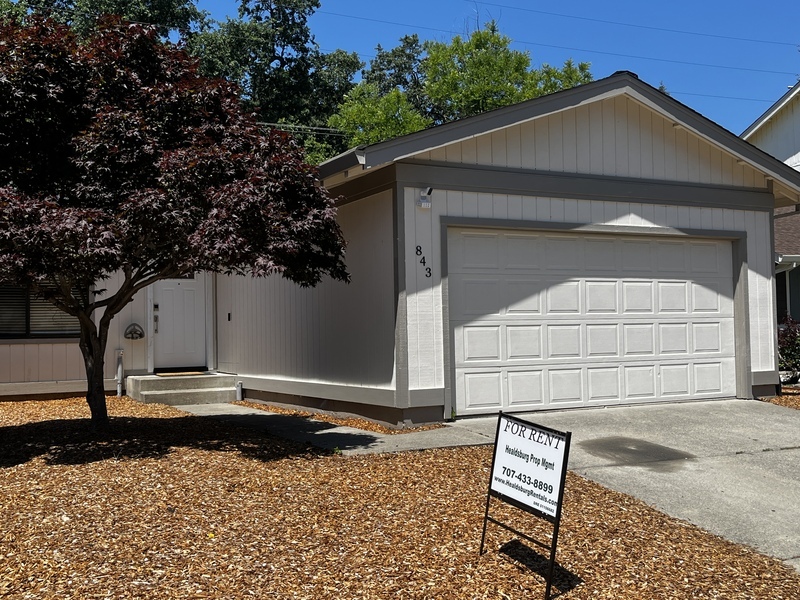 Healdsburg House: 843 Falcon Way
