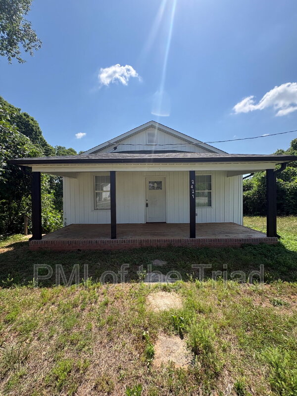 Winston-Salem House: 2421 Daisy Street